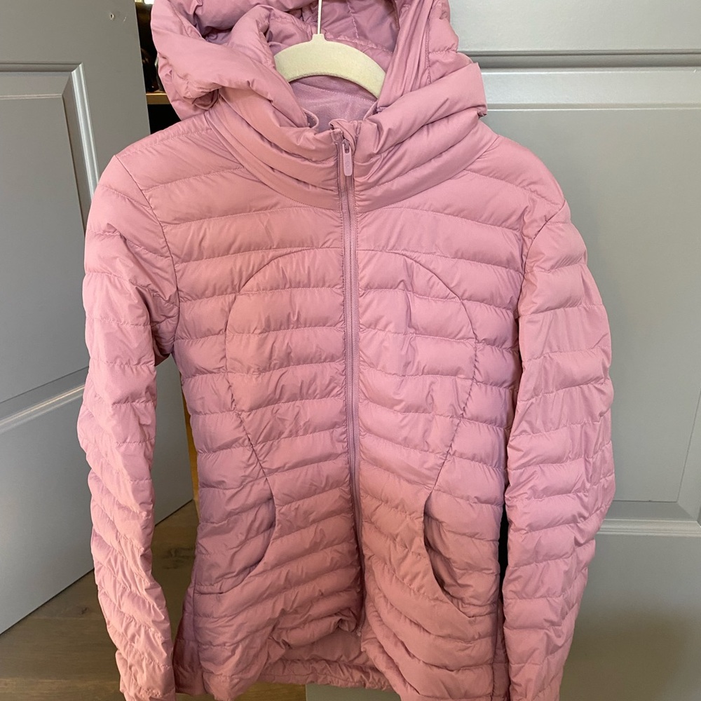 Lululemon athletica Puffer Jacket. Removable hood
